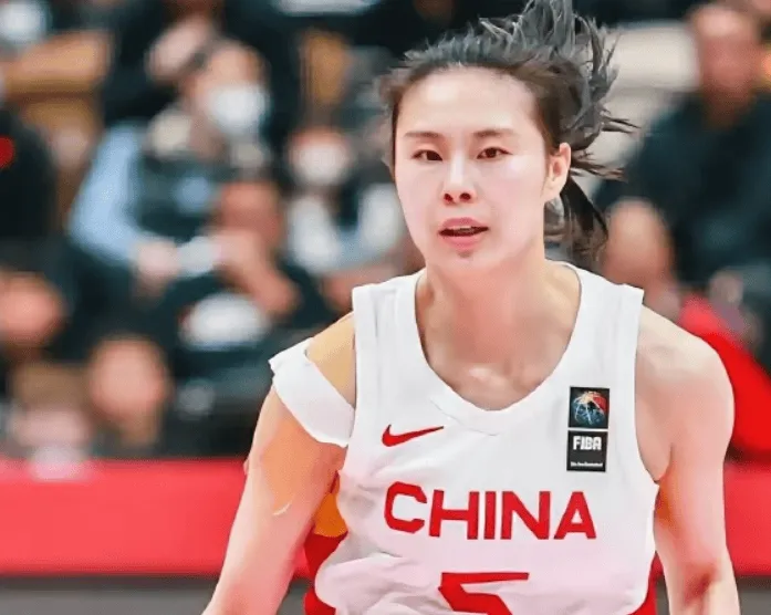 中澳女篮热身赛第二场：中国女篮72-80不敌澳大利亚女篮