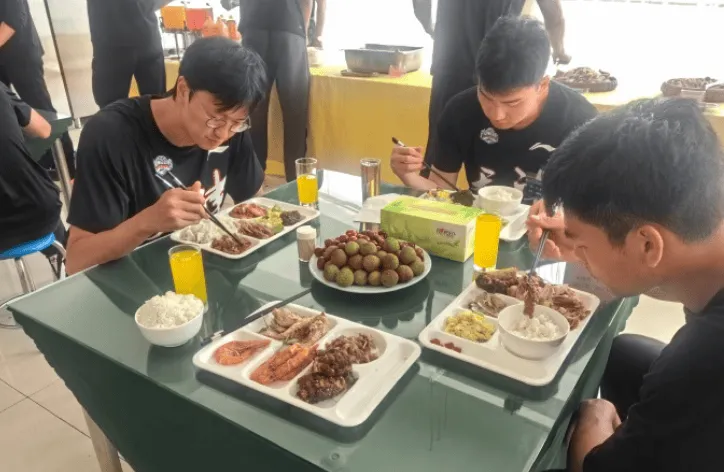 天津男篮官方媒体分享球队动态:完成8天全封闭军训