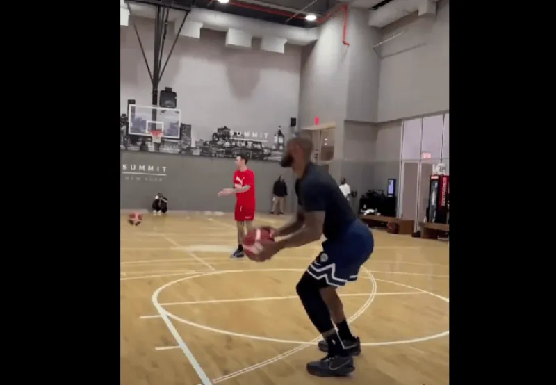 詹姆斯和儿子一起训练 贝弗利评论:强