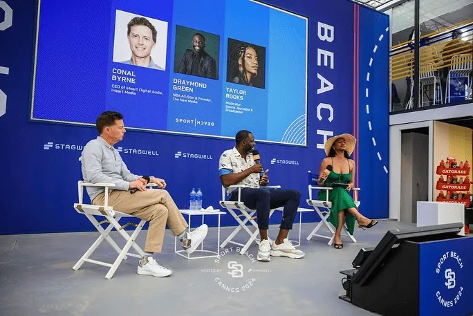 德雷蒙德·格林晒出参加体育论坛的照片:我们聊得很开心!