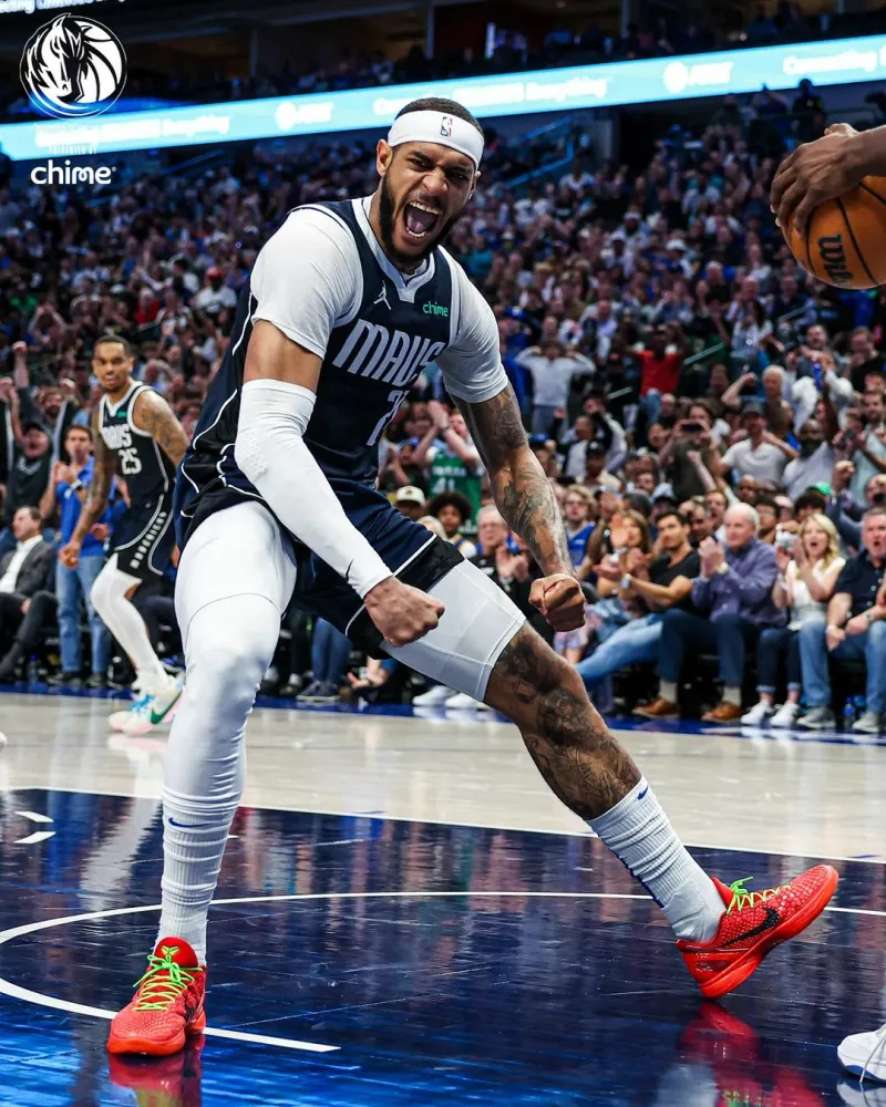 小牛队官方比赛照片:丹尼尔·加福德今年的亮点